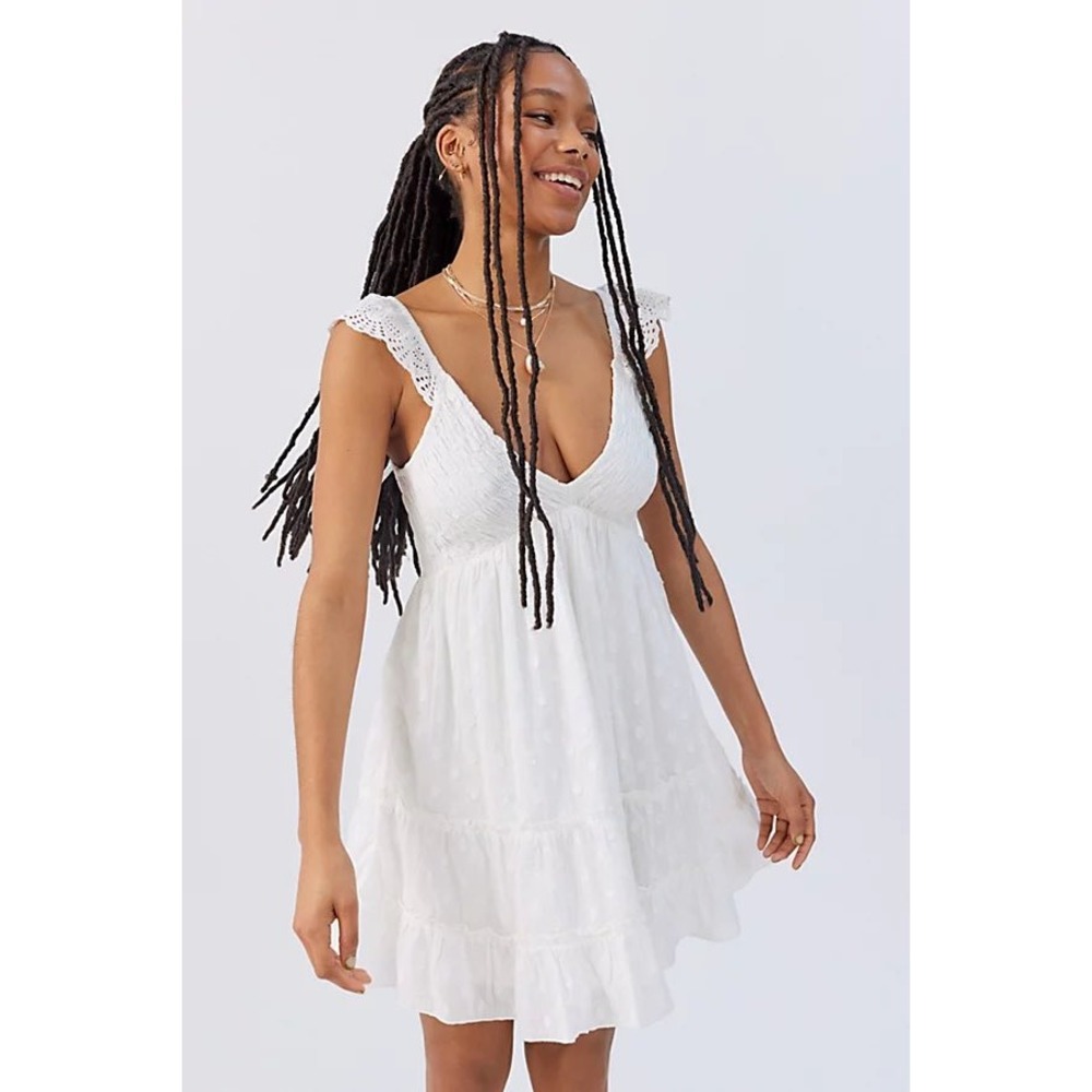 Urban Outfitters Malta Flutter Sleeve Mini Dress‎ In White Babydoll Size Medium